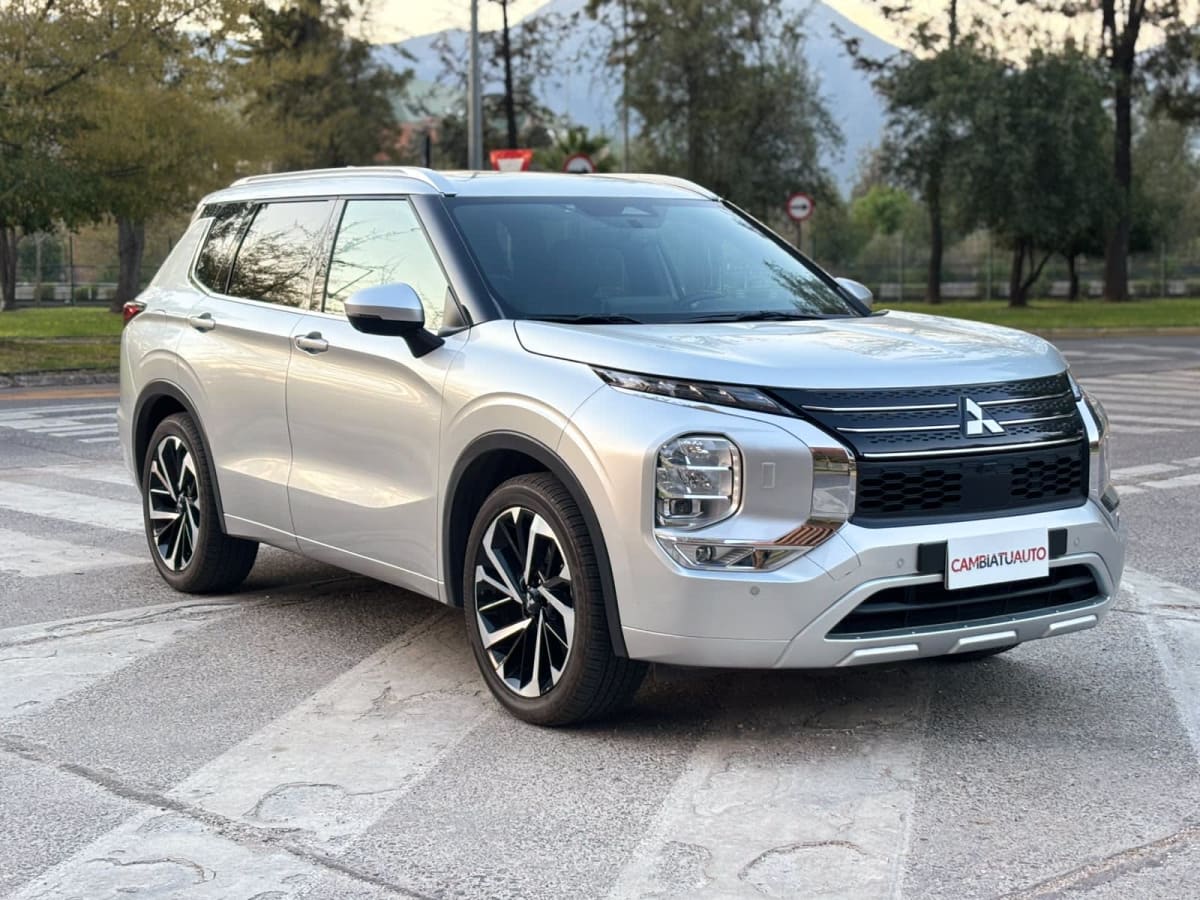 2025 MITSUBISHI OUTLANDER GLS - Miniatura 3