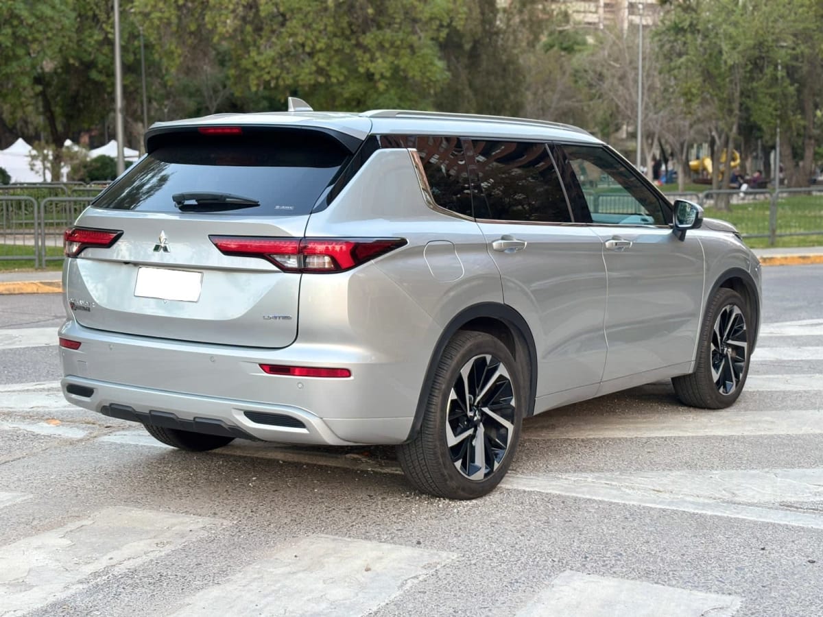 2025 MITSUBISHI OUTLANDER GLS - Miniatura 4