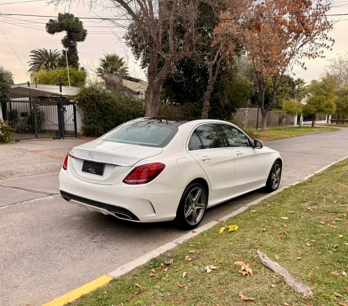 2015 Mercedes-Benz C250 Negro - Miniatura 3