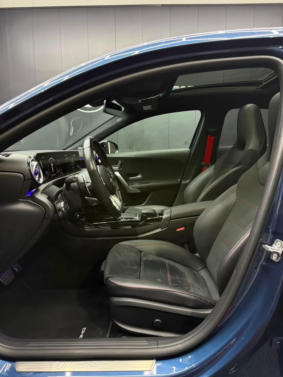 2023 Mercedes-Benz A 35 Azul - Miniatura 6