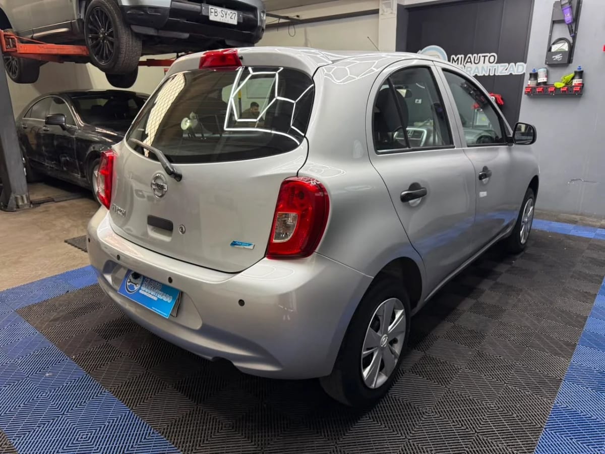 2017 Nissan March 1.6 Plata - Miniatura 4
