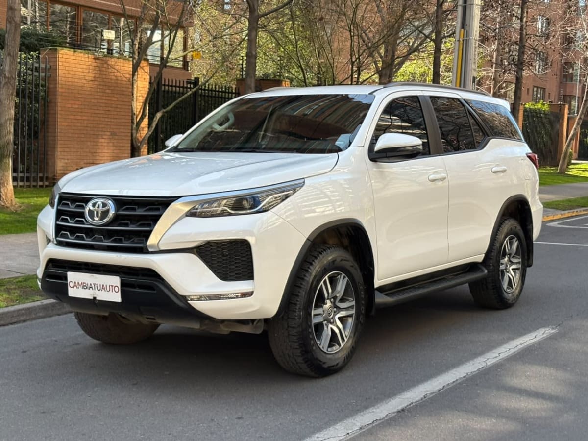 2025 Toyota FORTUNER 2.7 - Imagen 1