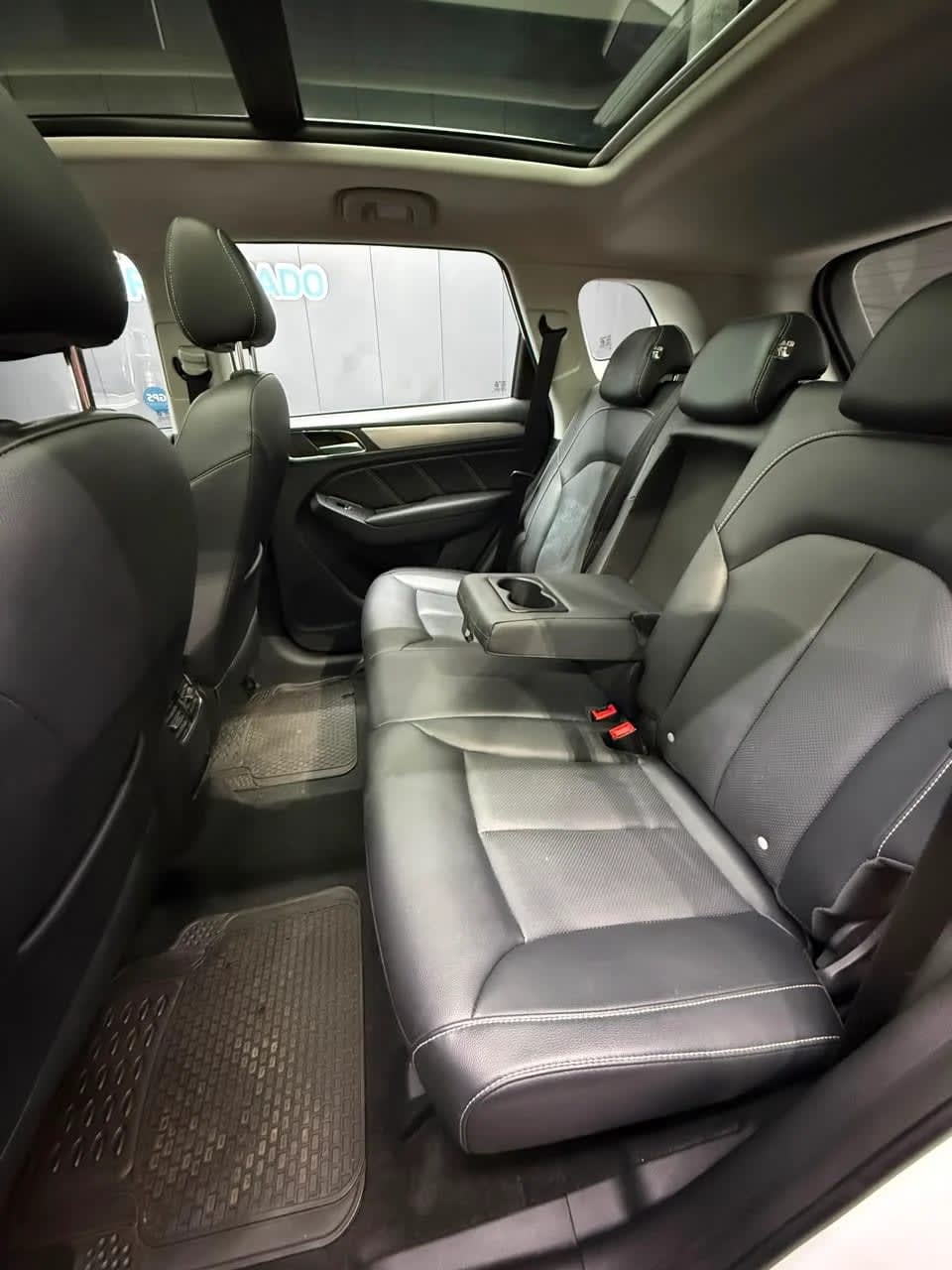 2023 MG Rx5 2.0T Blanco - Miniatura 10