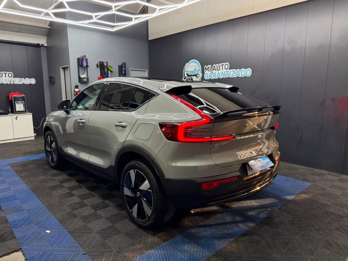 2025 Volvo C40 P6 Gris - Miniatura 2
