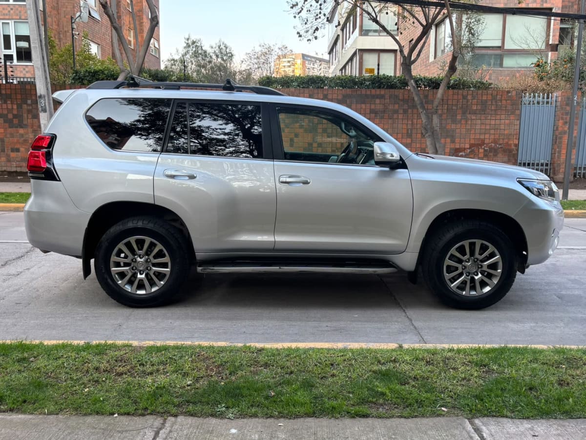 2021 Toyota LAND CRUISER PRADO - Miniatura 8
