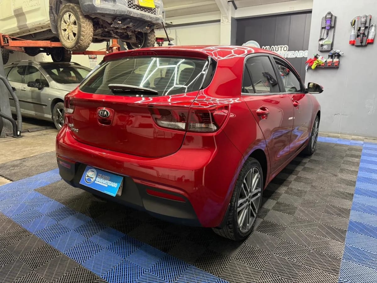 2019 KIA Rio 5 Rojo - Miniatura 4