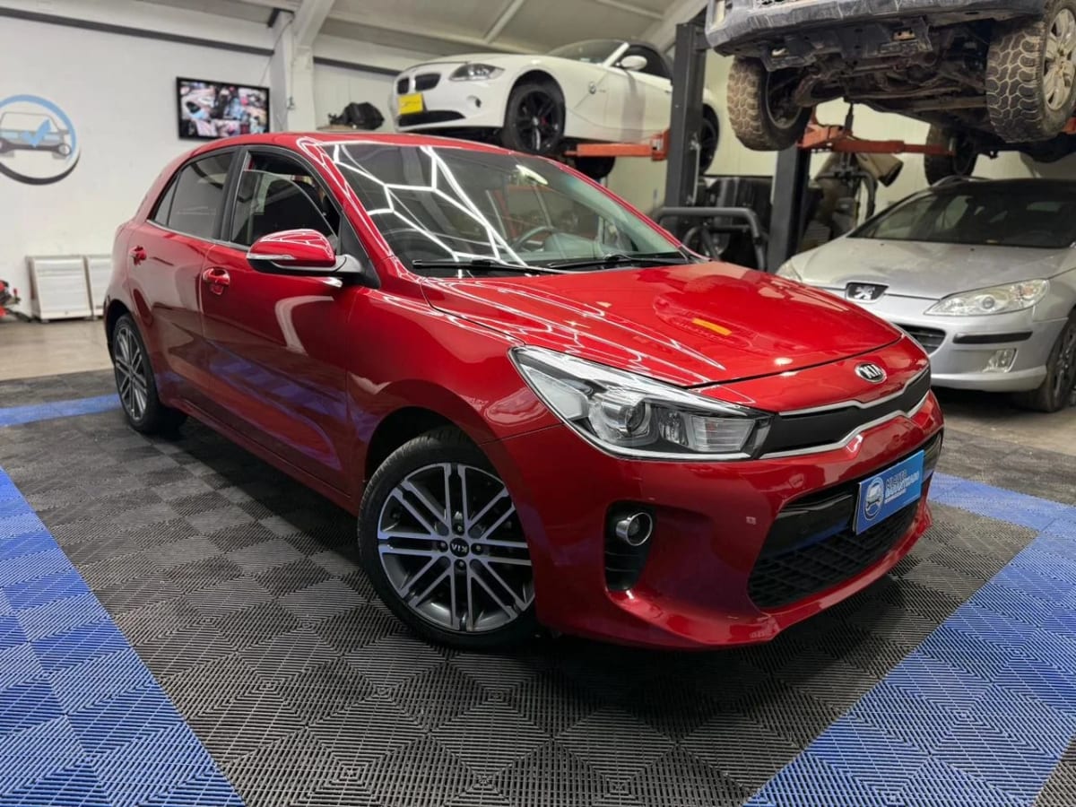 2019 KIA Rio 5 Rojo - Miniatura 5
