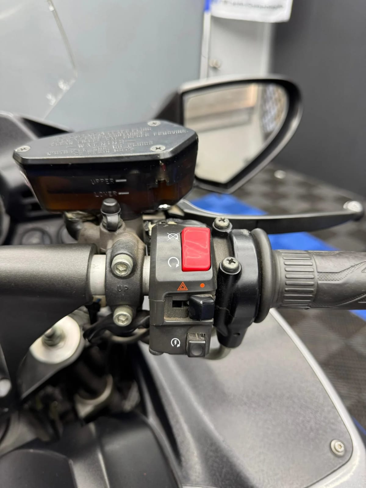 2017 Kawasaki Concours 1400 Gris - Miniatura 7