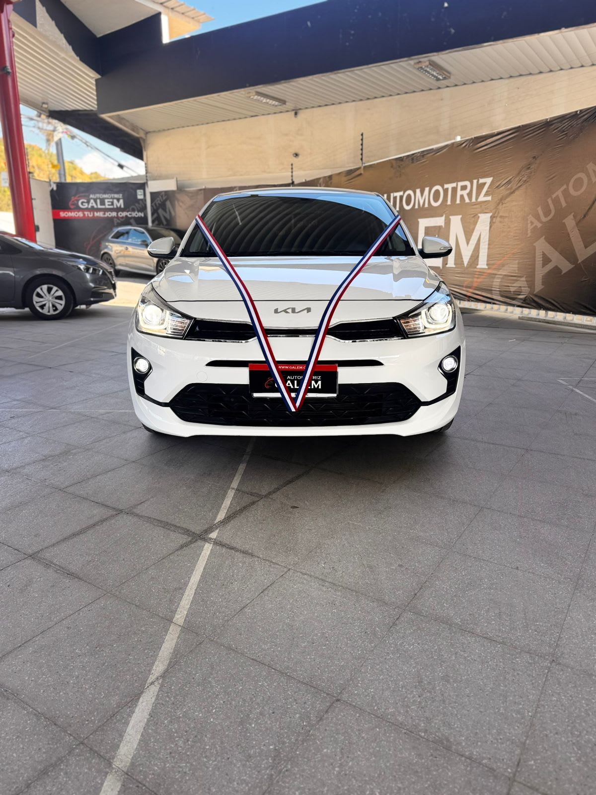 2024 KIA Rio 4 Blanco - Miniatura 9