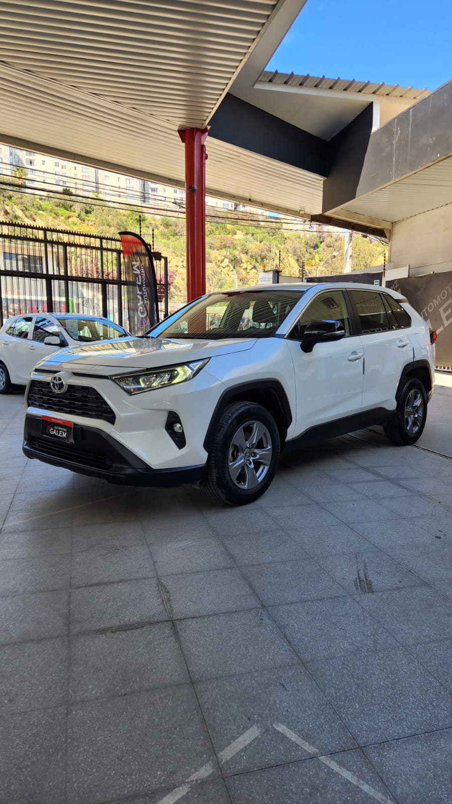 2023 Toyota Rav 4 Blanco - Miniatura 3