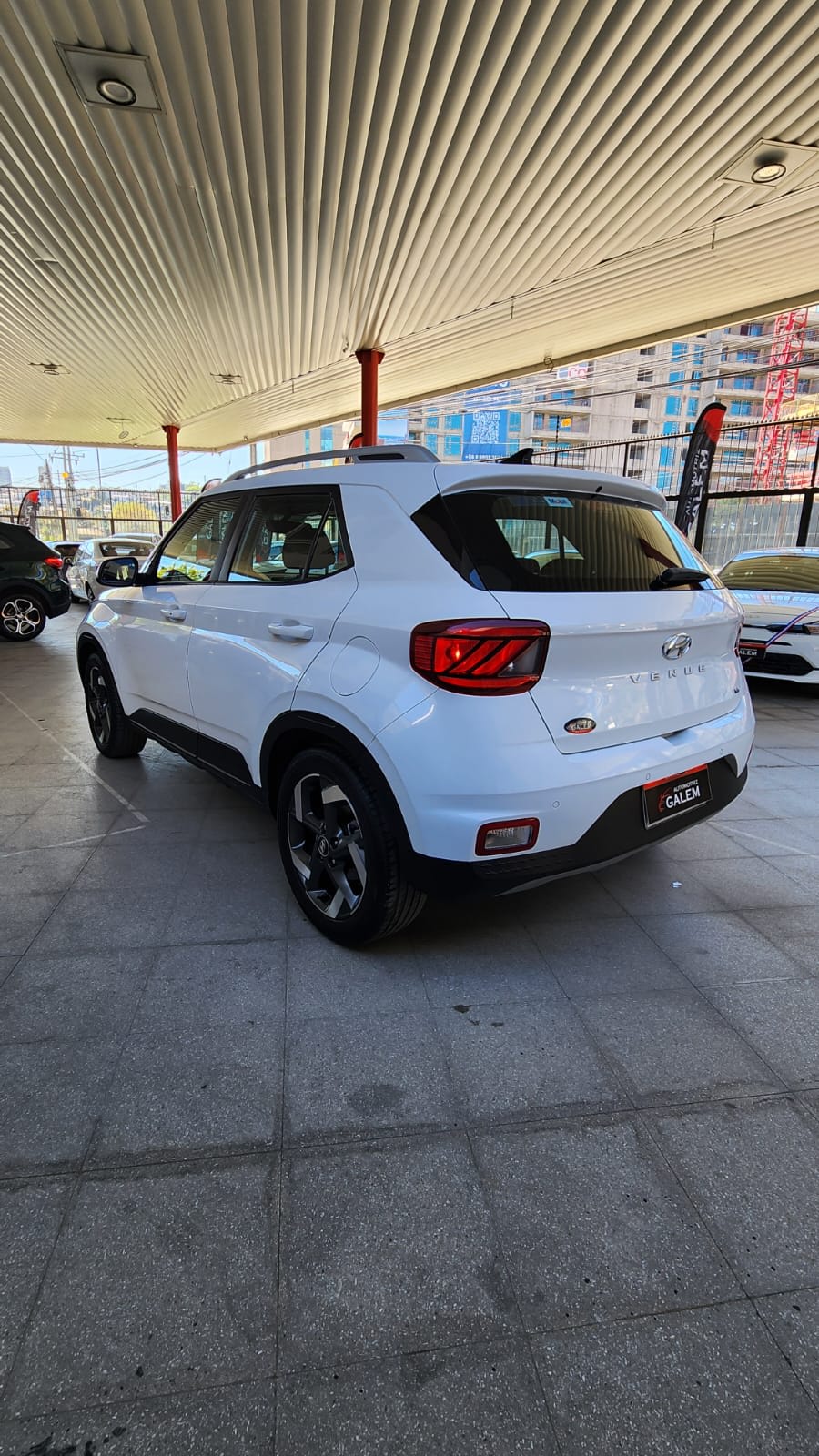 2023 Hyundai Venue Blanco - Miniatura 5