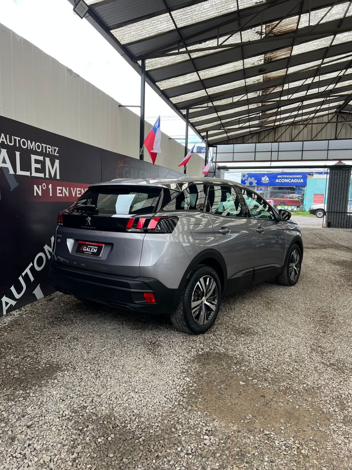 2023 Peugeot 3008 Gris - Miniatura 7