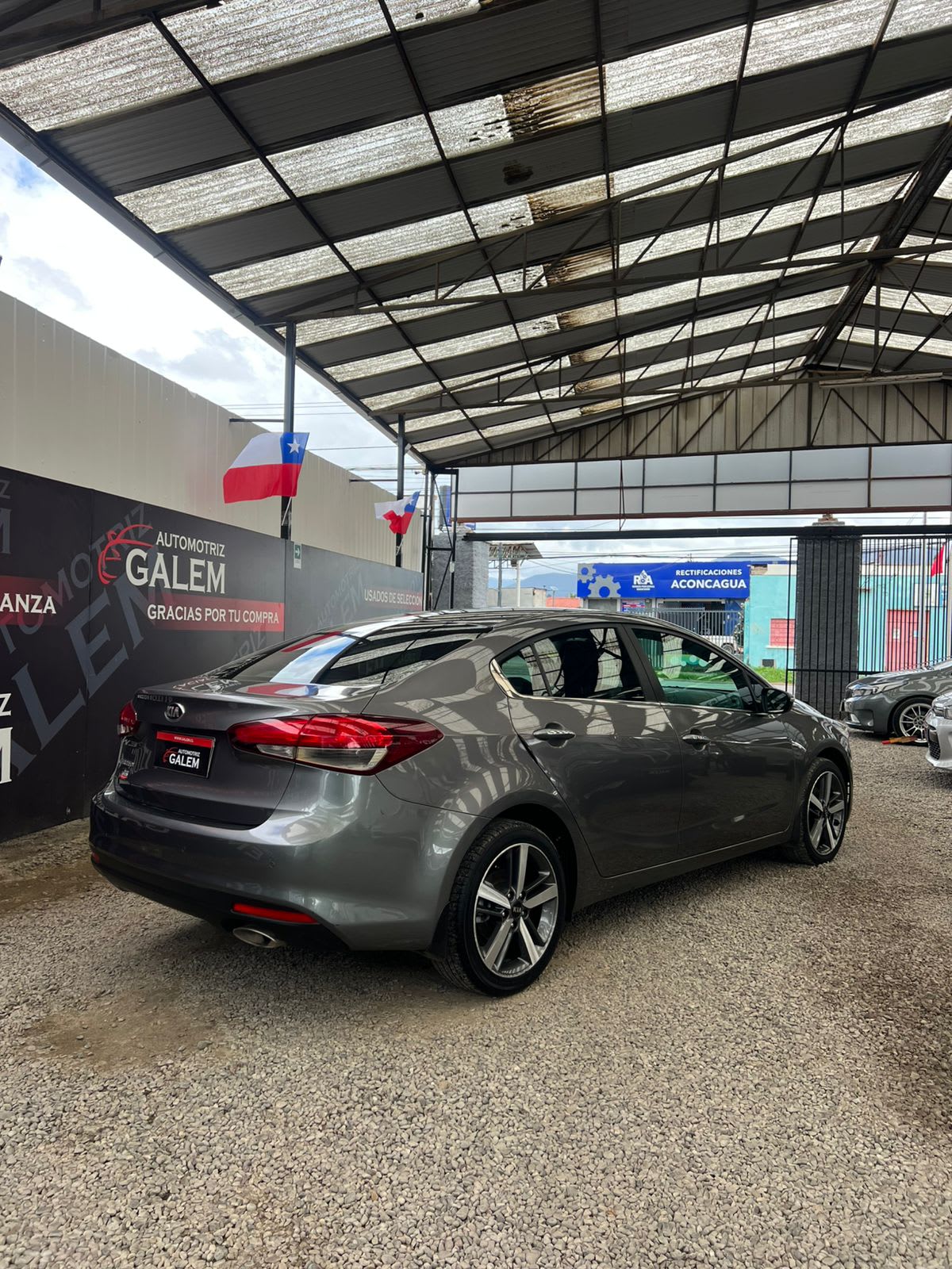 2017 Kia Cerato Gris - Miniatura 8