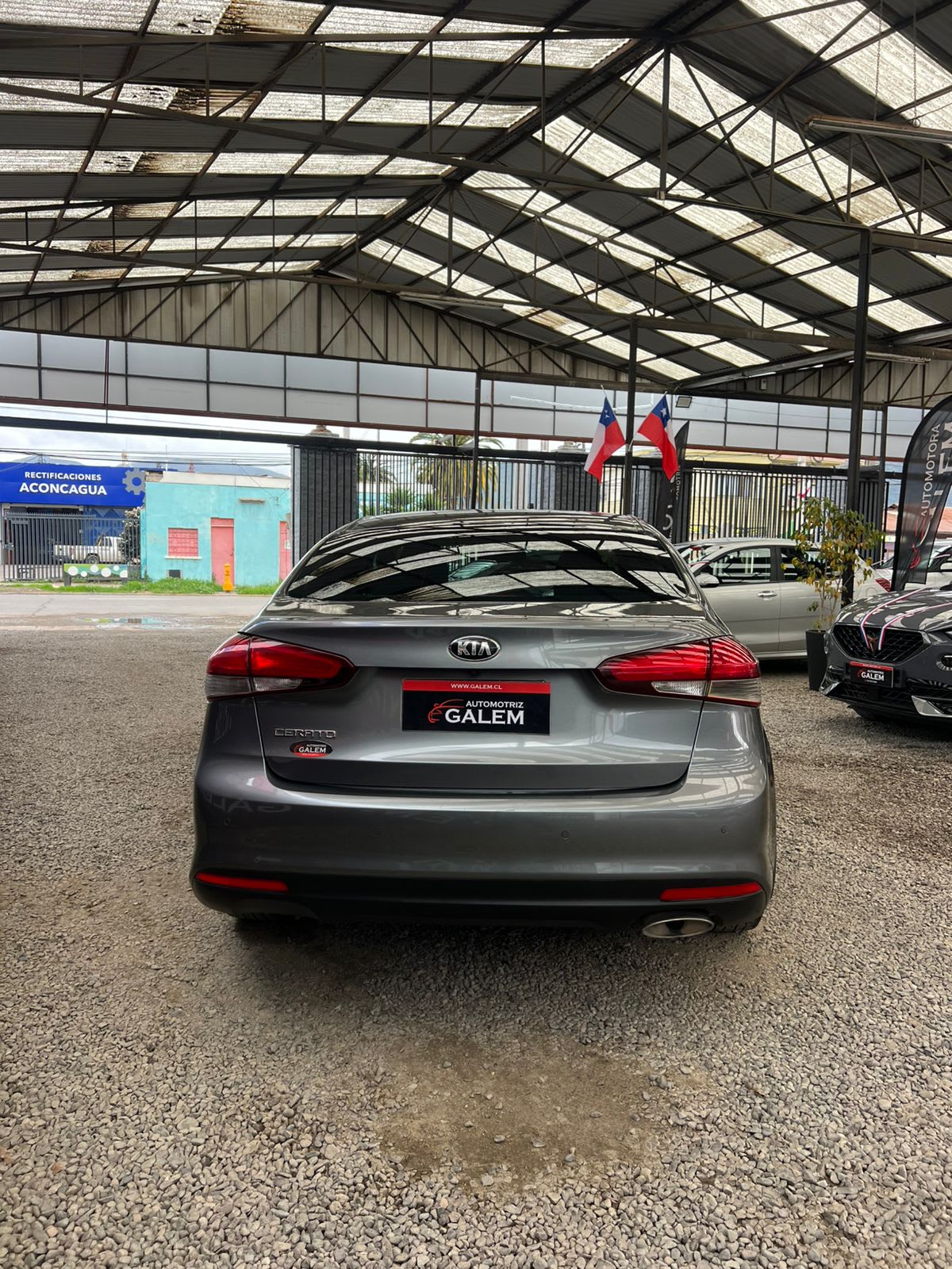 2017 Kia Cerato Gris - Miniatura 9