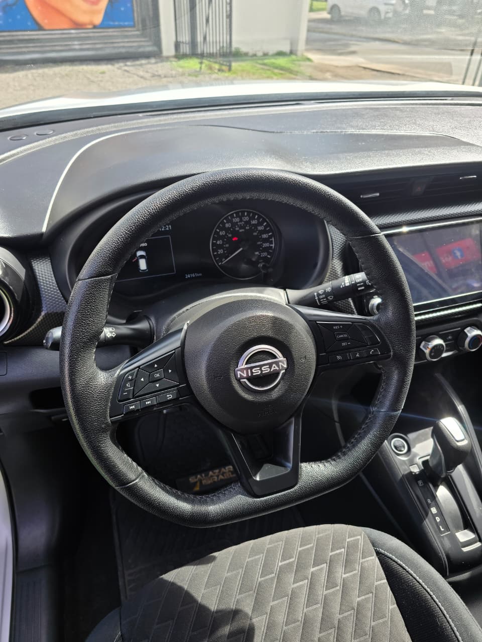 2025 Nissan Kicks Gris - Miniatura 9