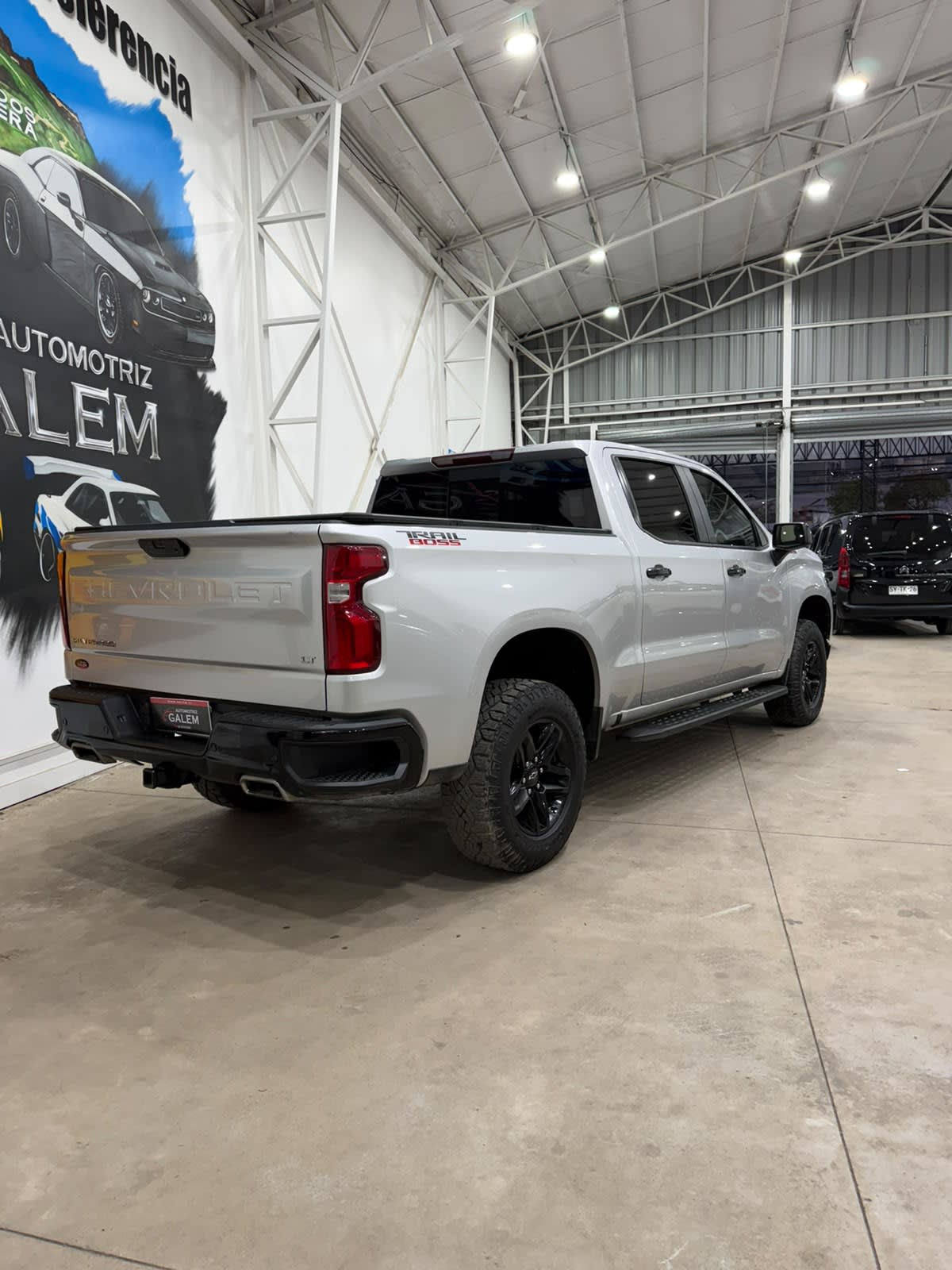 2023 Chevrolet Silverado Plata - Miniatura 6