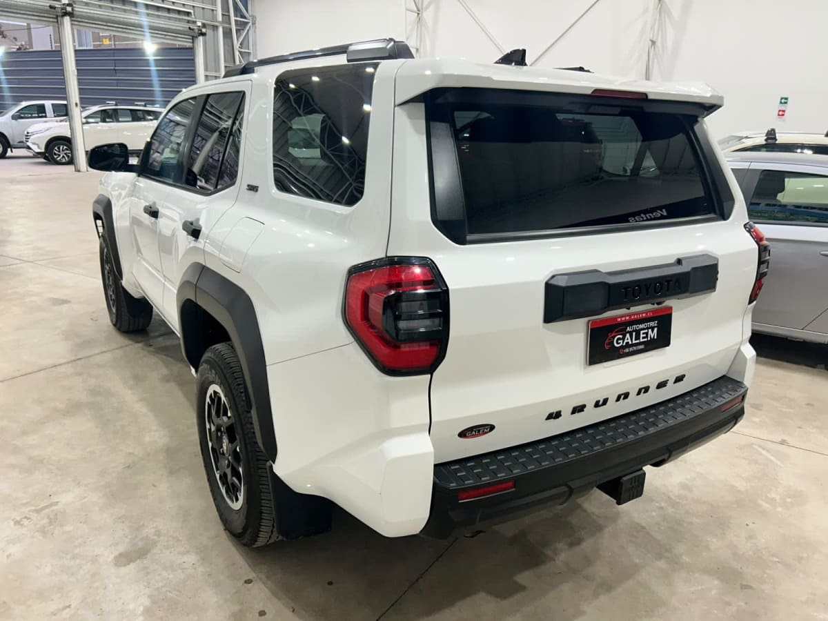 2026 Toyota 4 Runner Blanco - Miniatura 5