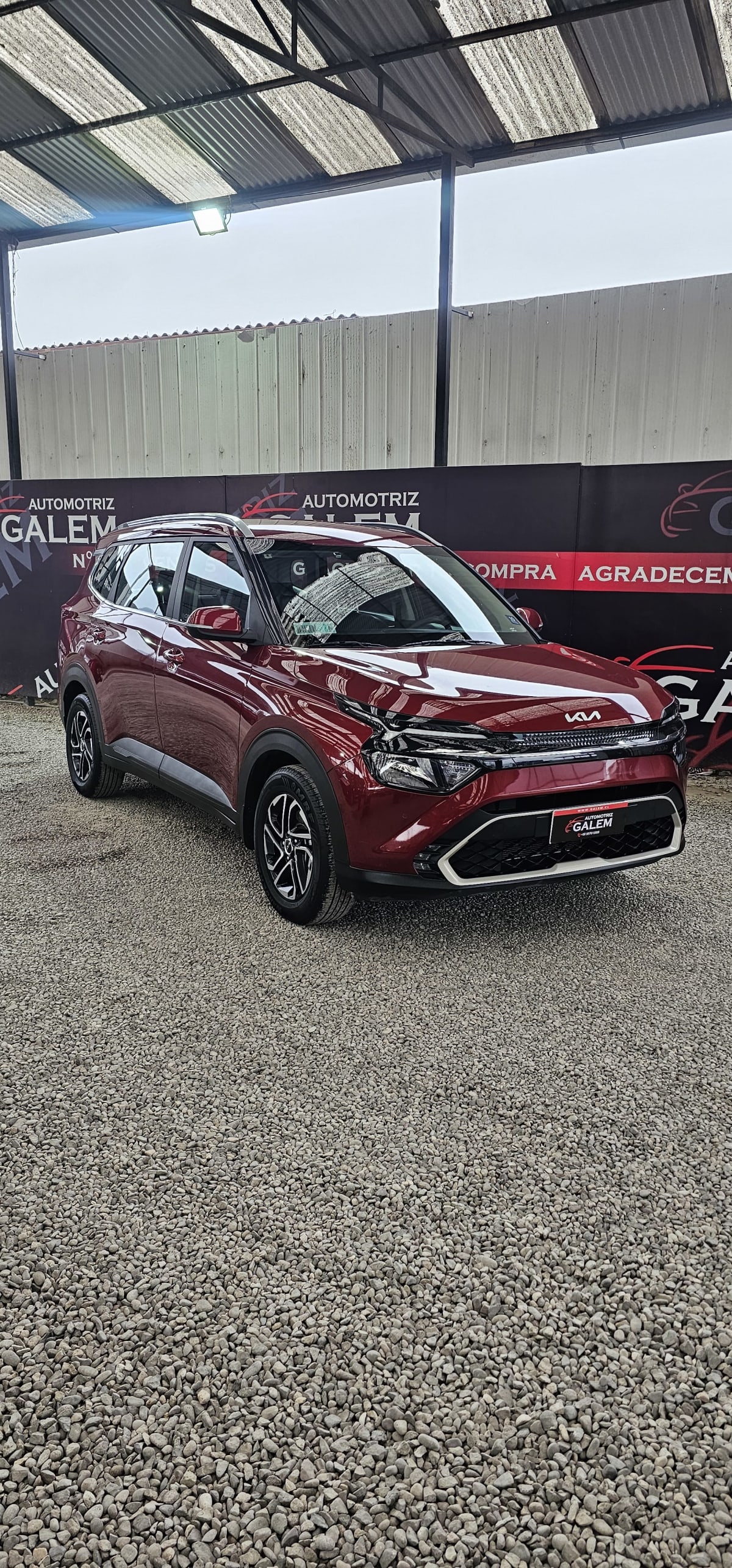 2023 KIA New Carens Rojo - Imagen 1