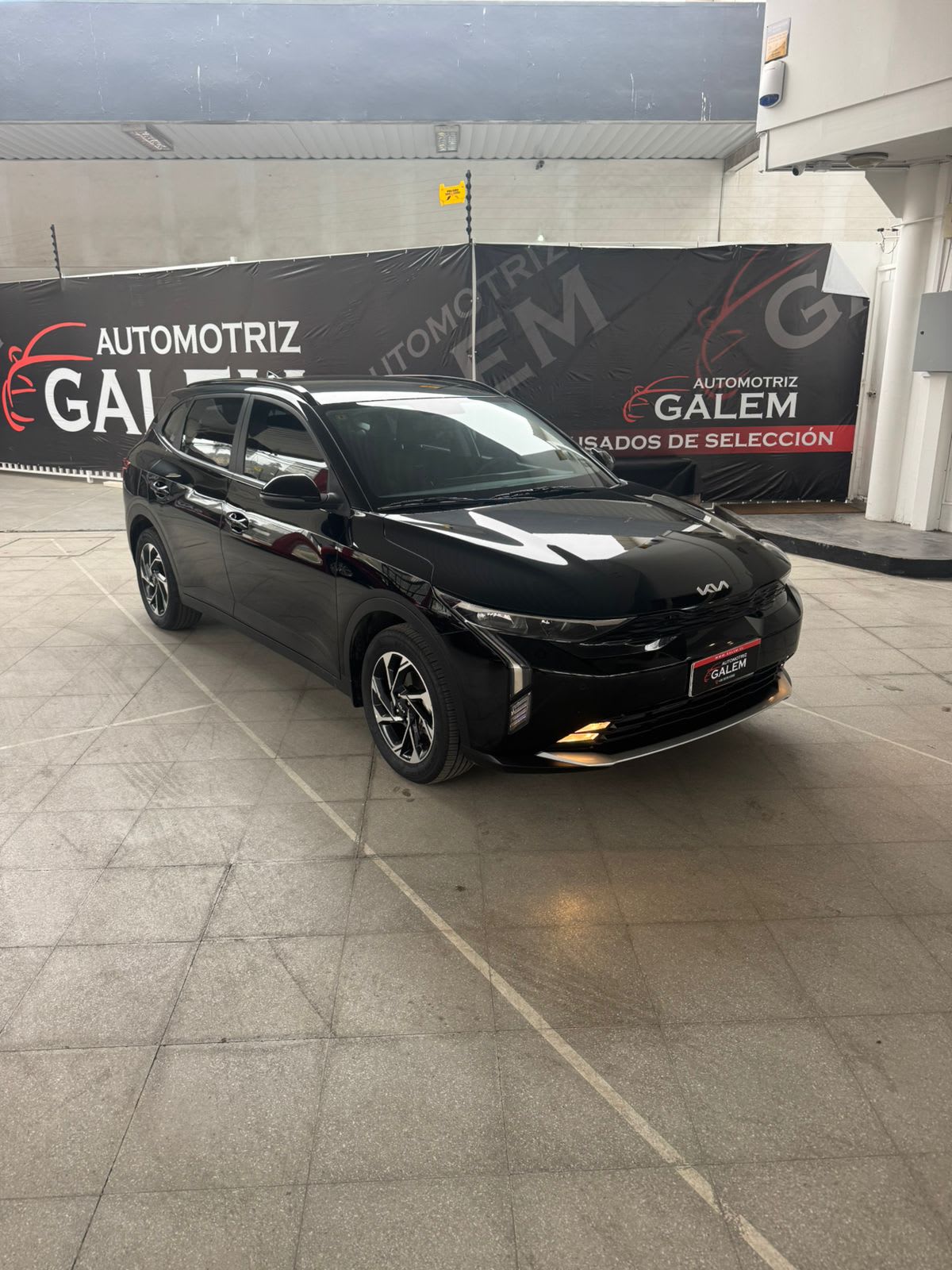 2025 Kia K3 Cross Negro - Miniatura 6