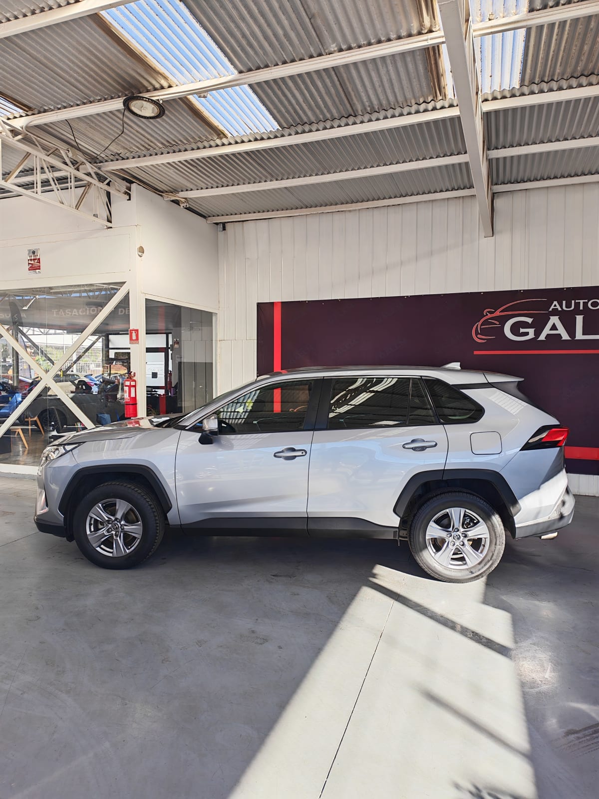 2022 Toyota Rav 4 Plata - Imagen 1