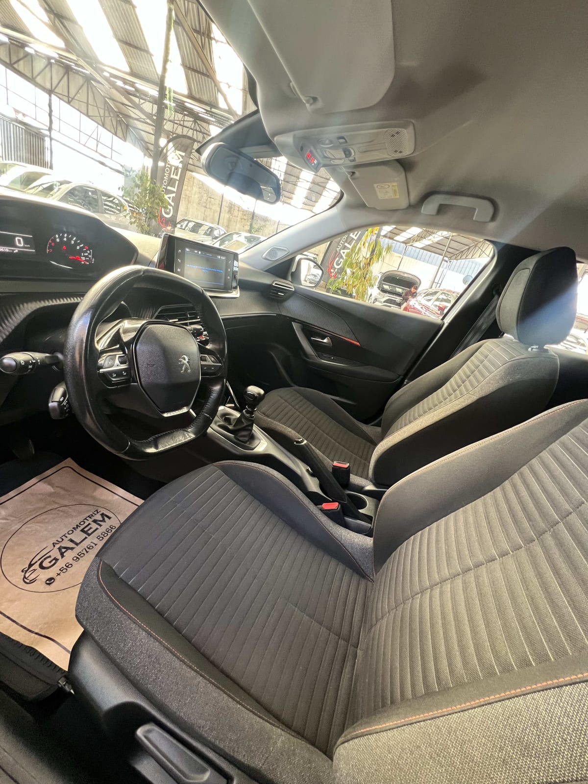 2020 Peugeot 2008 Blanco - Miniatura 9