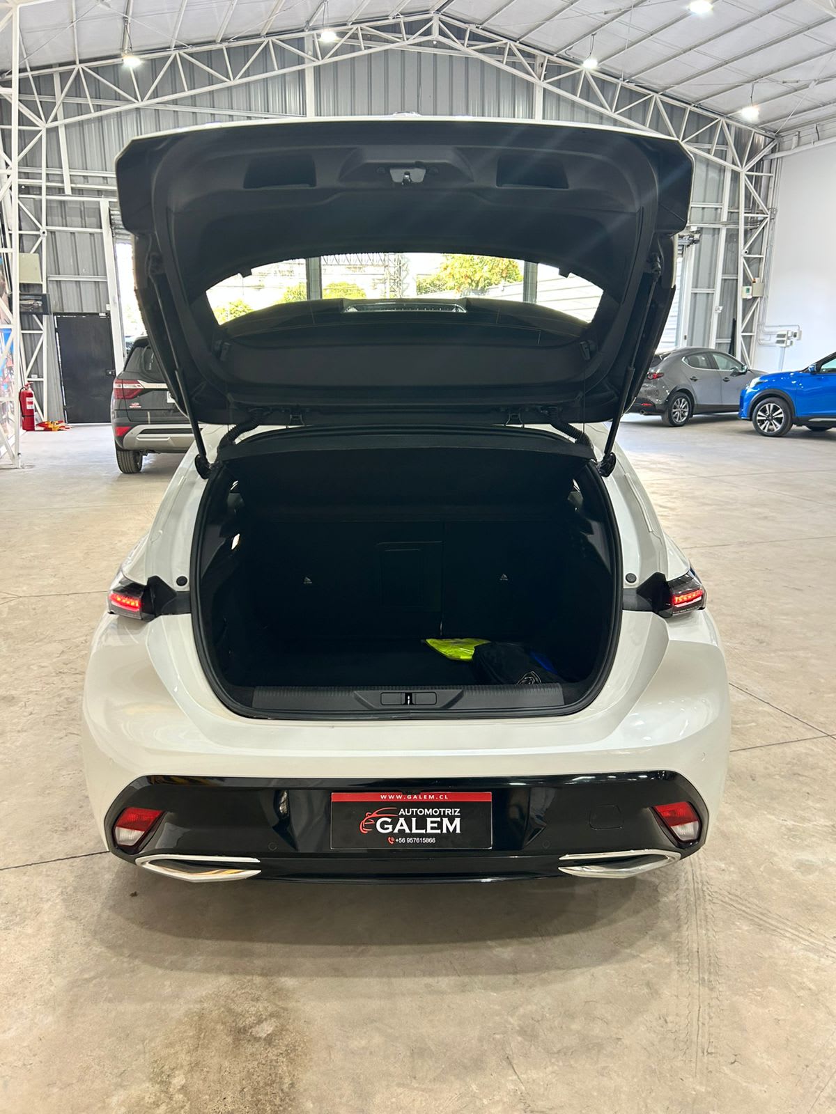 2023 Peugeot 308 Blanco - Miniatura 7