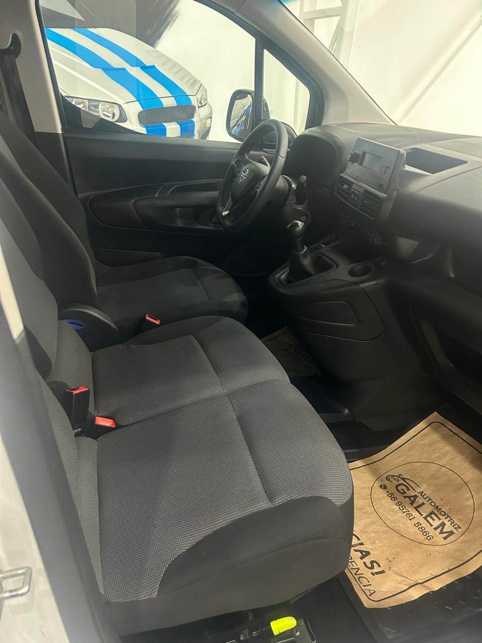 2022 Opel Combo Blanco - Miniatura 6