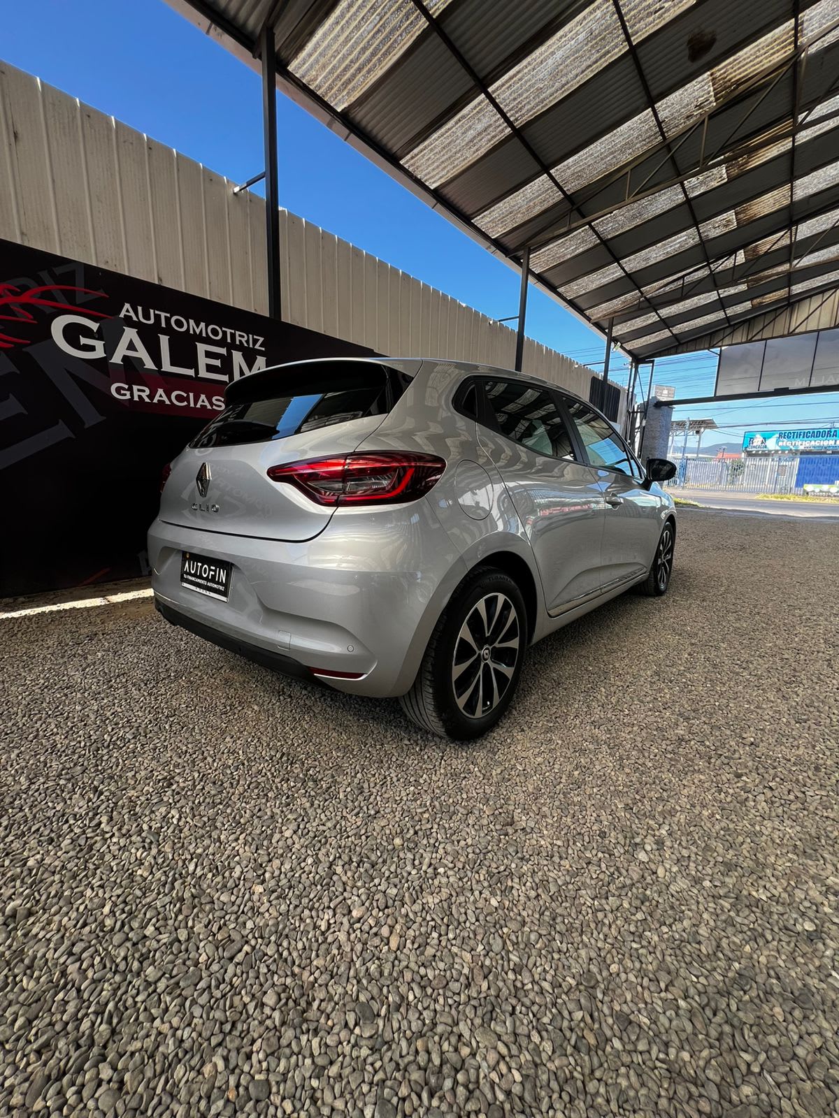 2023 Renault Clio Gris - Miniatura 6