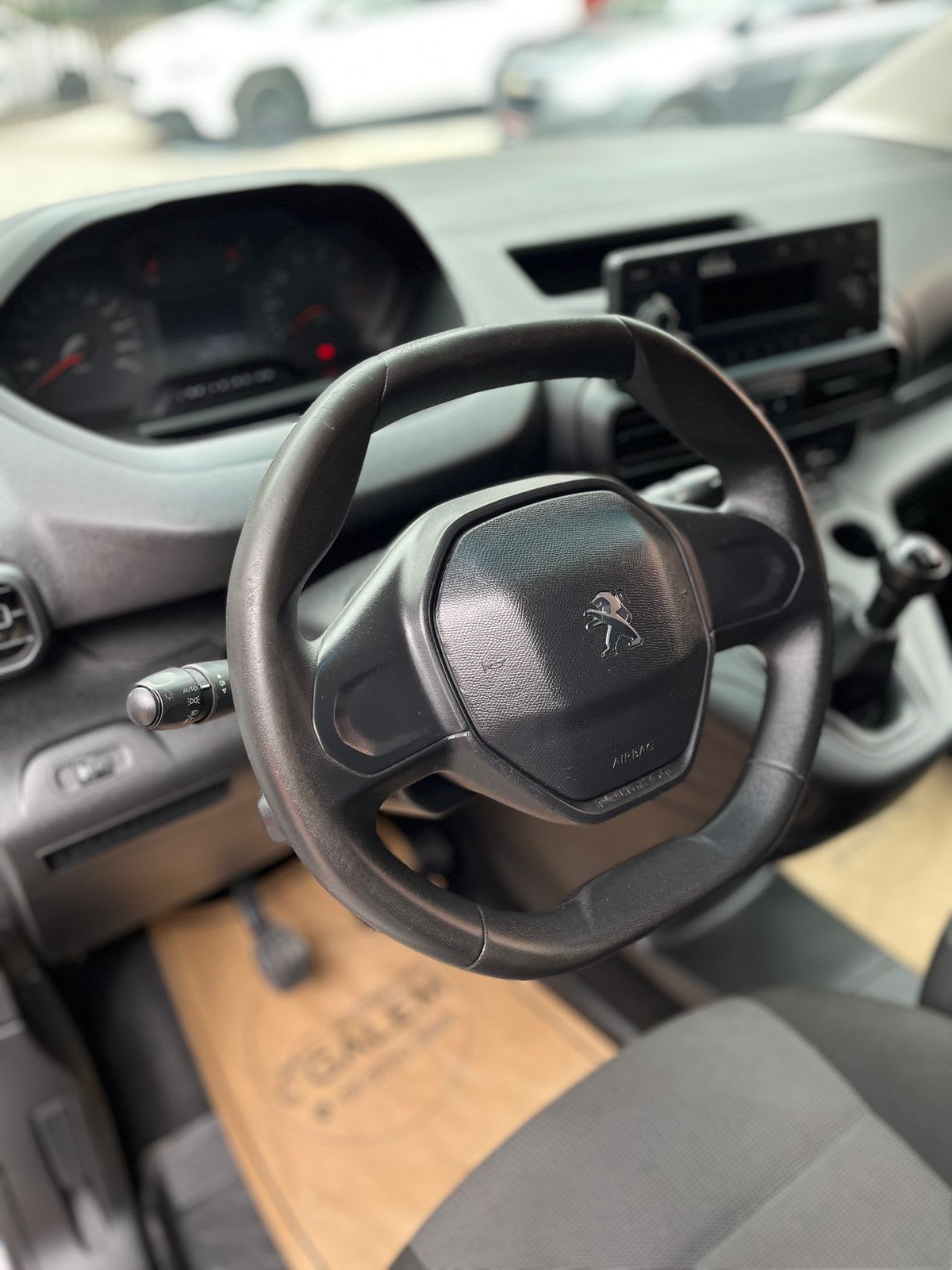 2021 Peugeot Partner Blanco - Miniatura 2