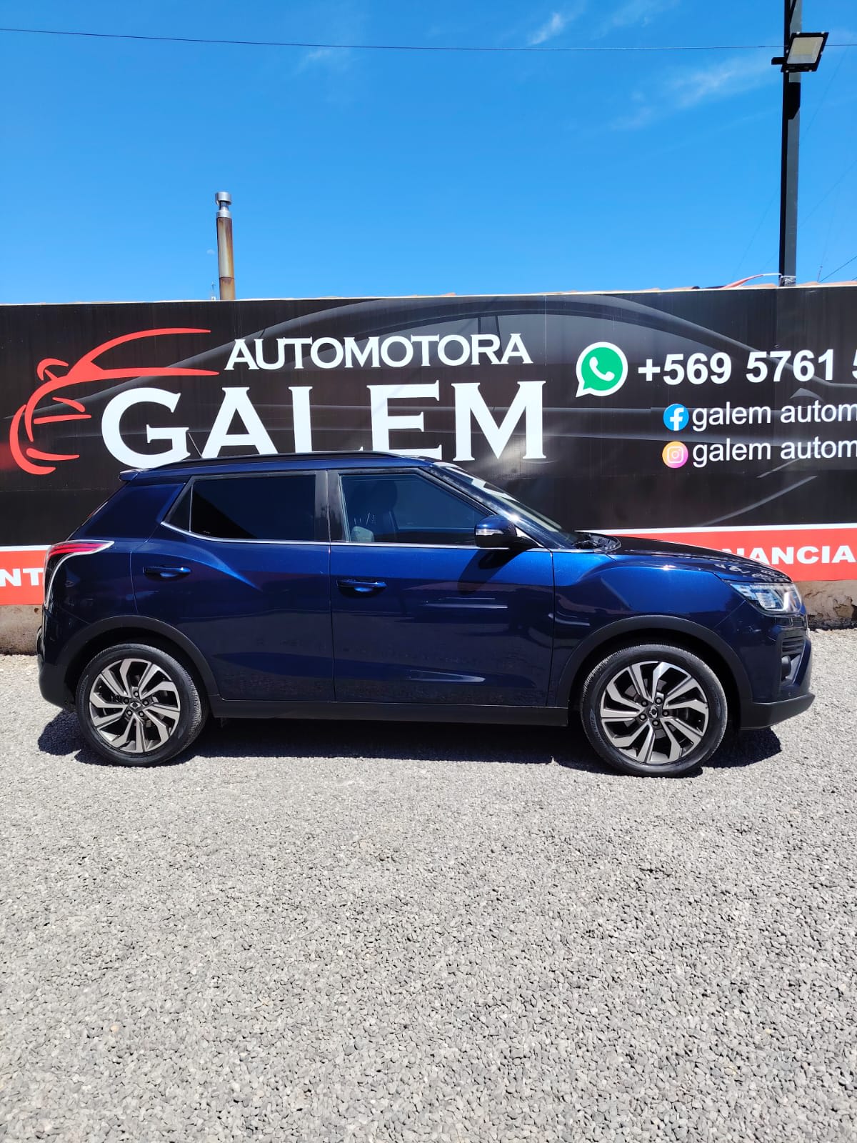 2023 SsangYong Tivoli Azul - Miniatura 3