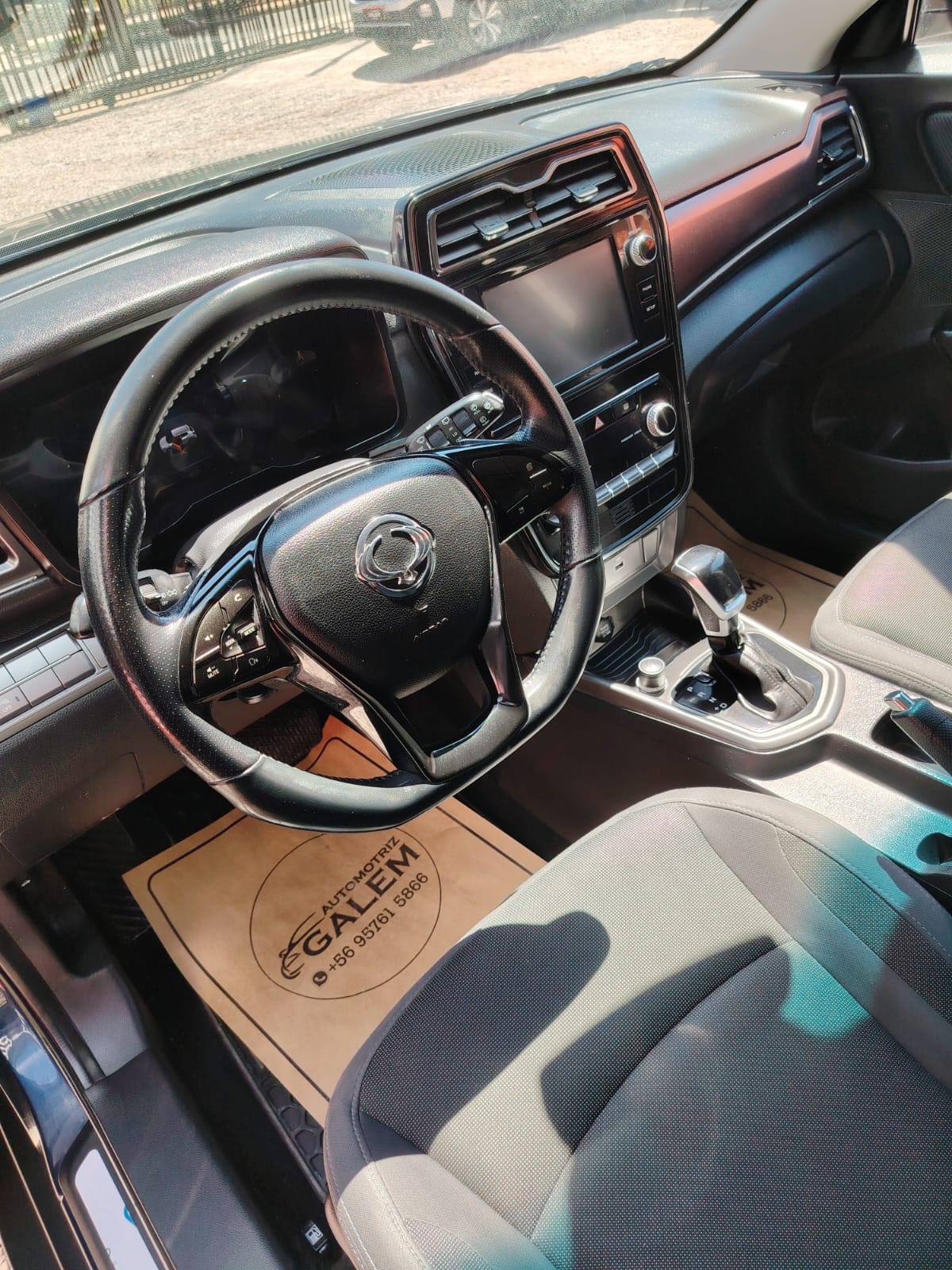 2023 SsangYong Tivoli Azul - Miniatura 10