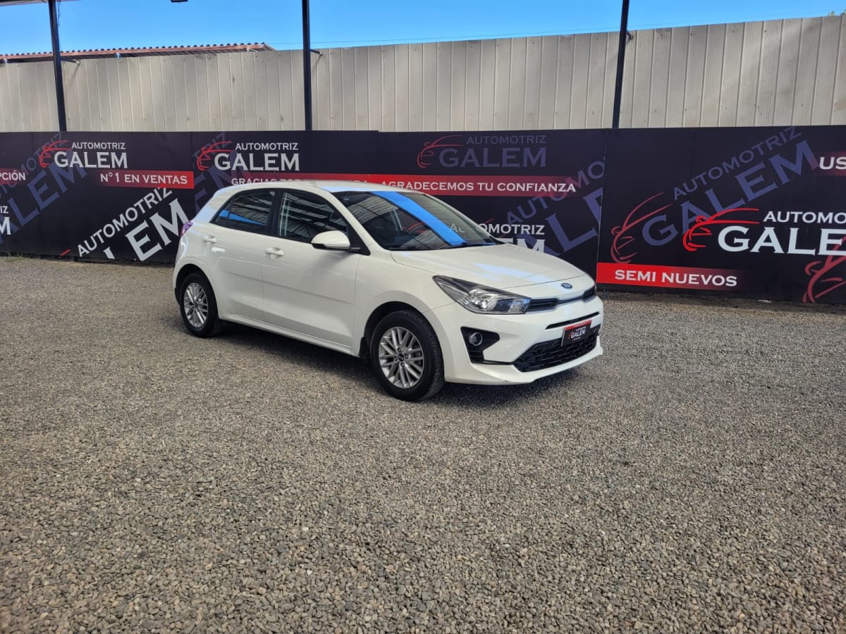 2021 KIA Rio 5 Blanco - Imagen 1
