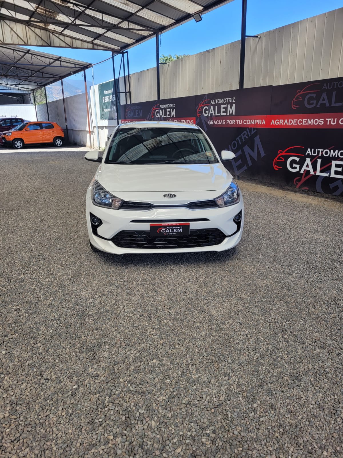 2021 KIA Rio 5 Blanco - Miniatura 4