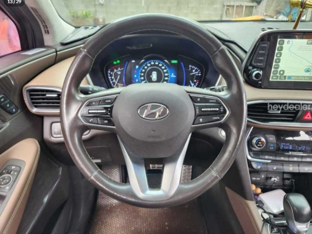 2019 Hyundai Santa Fe TM Gris - Miniatura 10