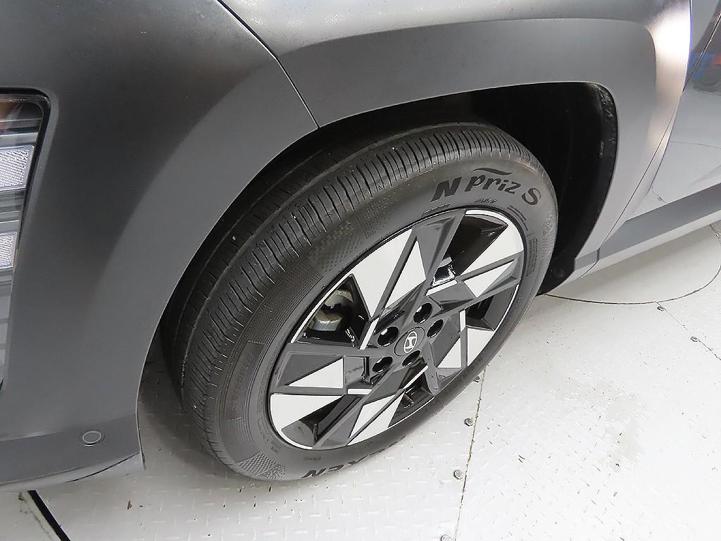 2024 Hyundai Kona New Gris - Miniatura 5
