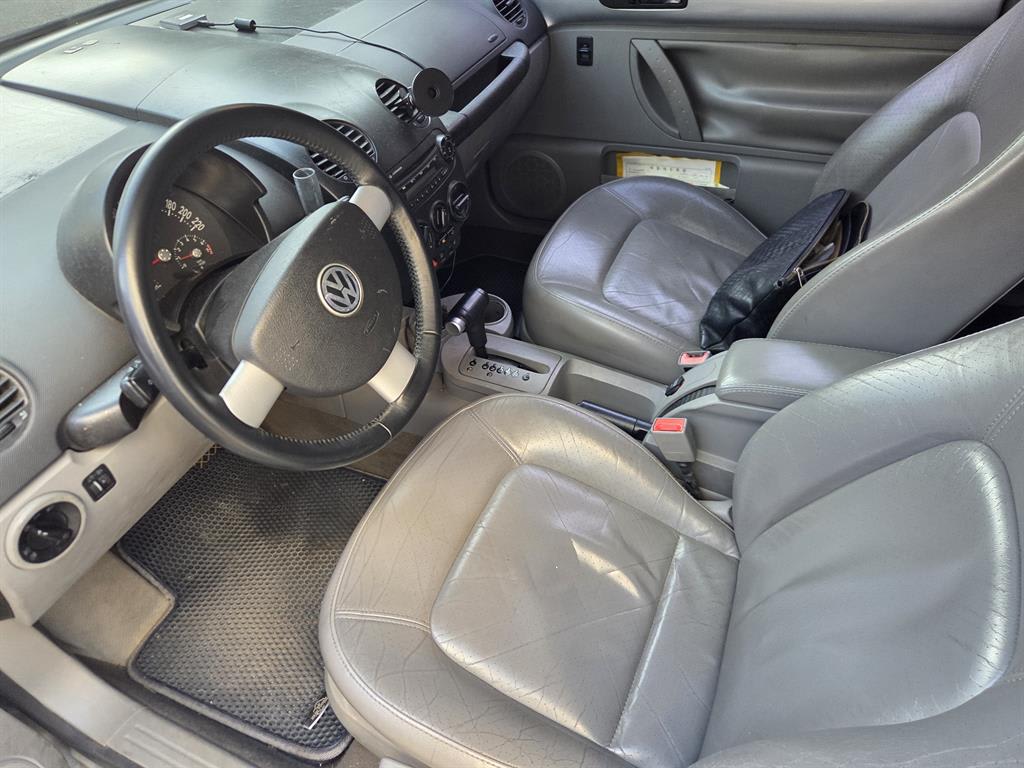 2004 Volkswagen Beetle 2.0 Plata - Miniatura 3