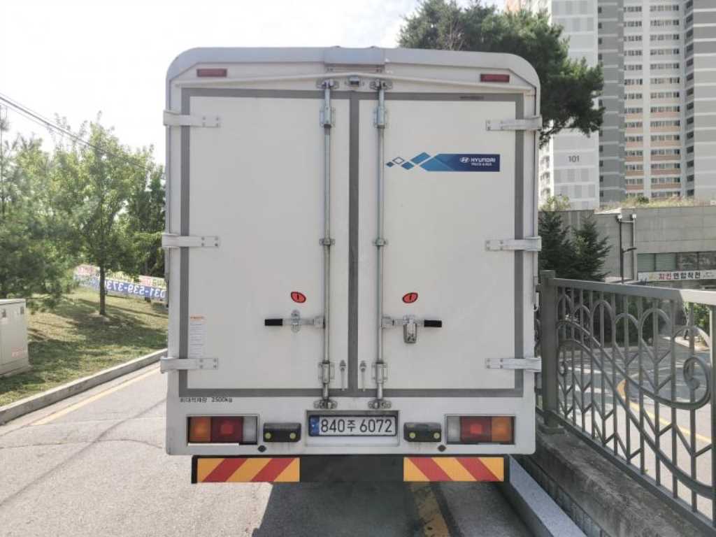 2023 Medium And Large Cargo Truck Body Blanco - Miniatura 3