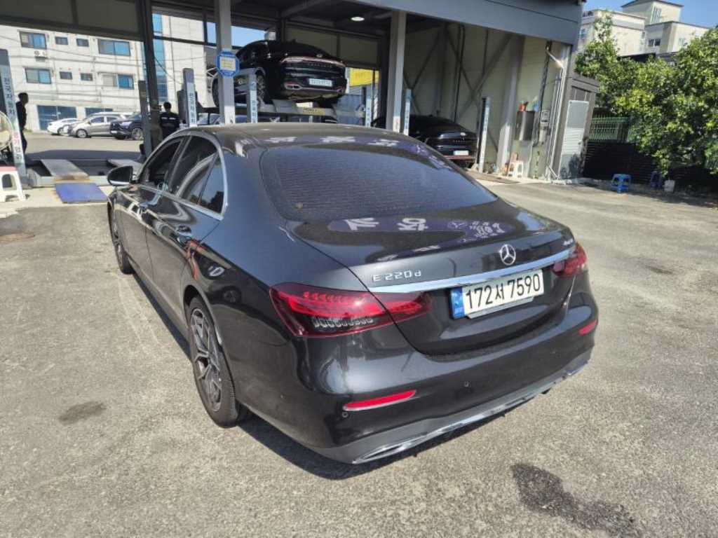 2021 Mercedes-Benz Clase E E Gris - Miniatura 6
