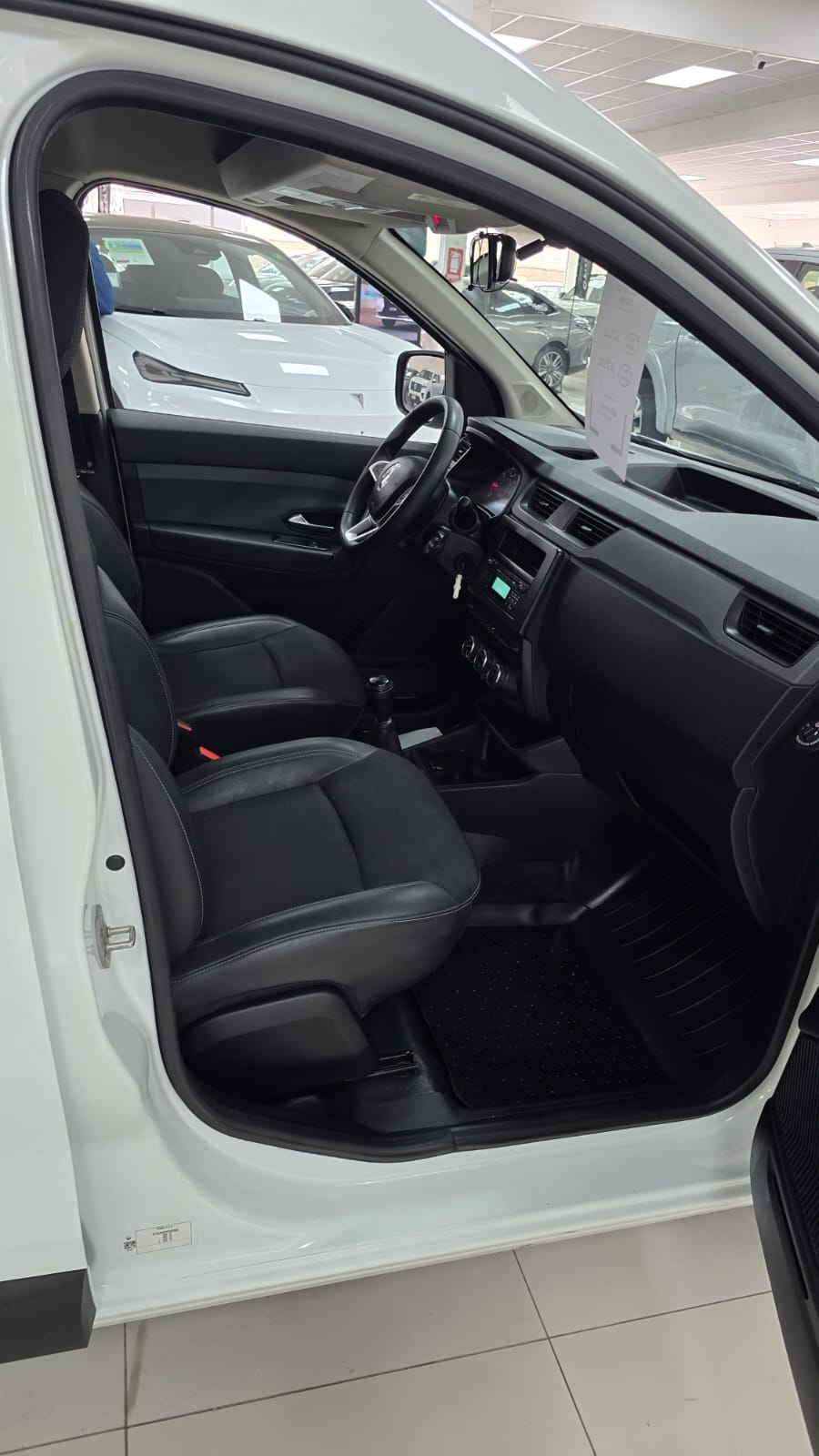 2022 Renault Expres DIESEL Blanco - Miniatura 2