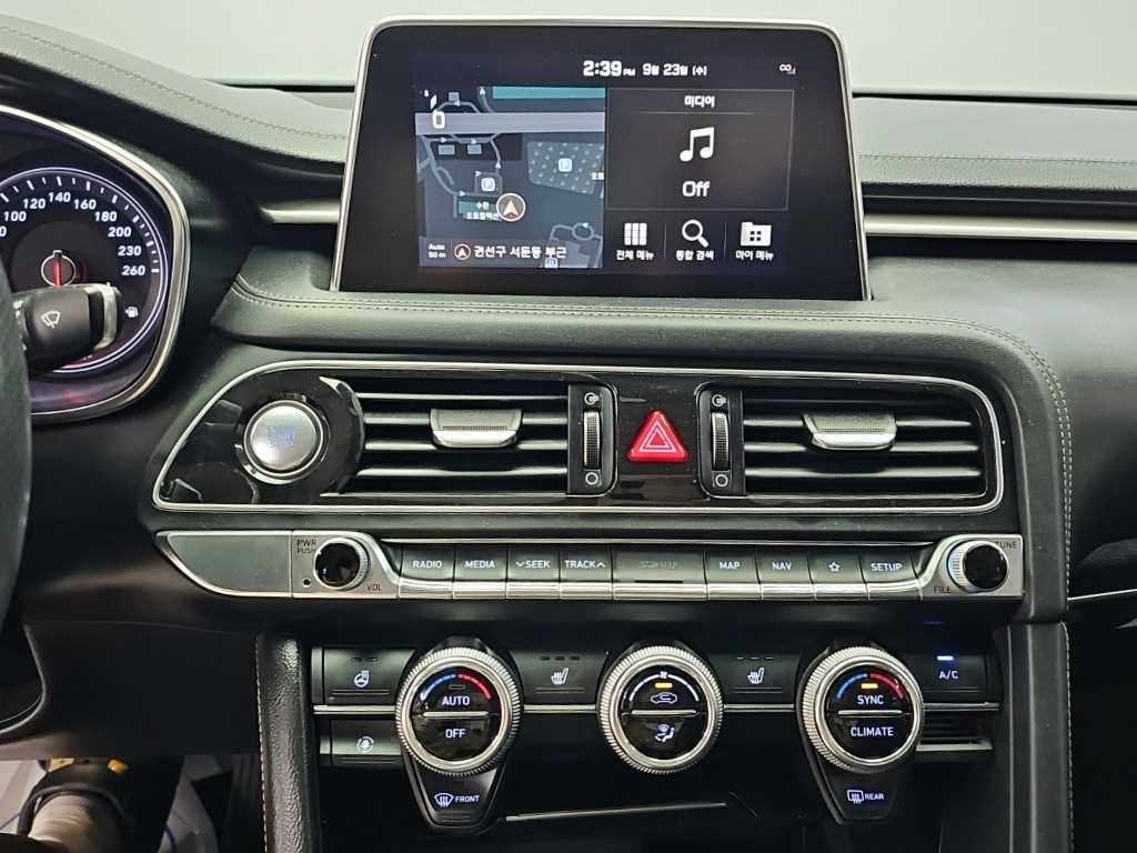 2019 Genesis G70 2.0T - Miniatura 10