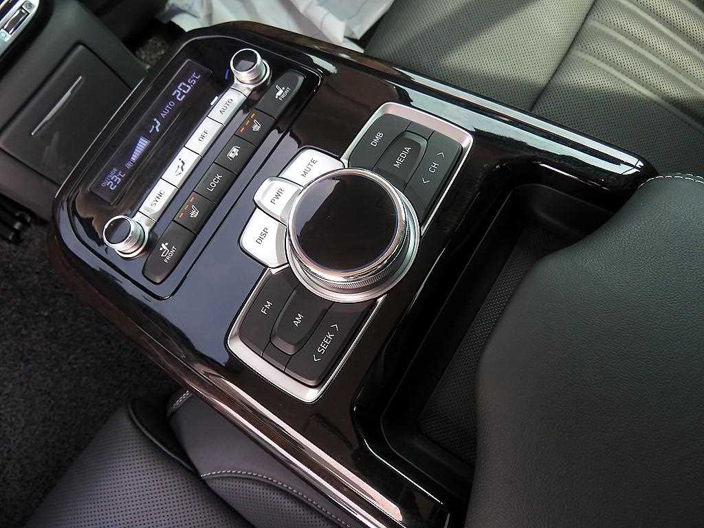 2021 Genesis G90 3.8 Negro - Miniatura 9
