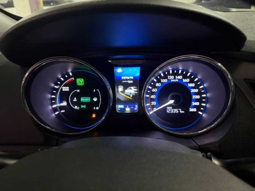 2015 Hyundai Sonata Hybrid - Miniatura 9