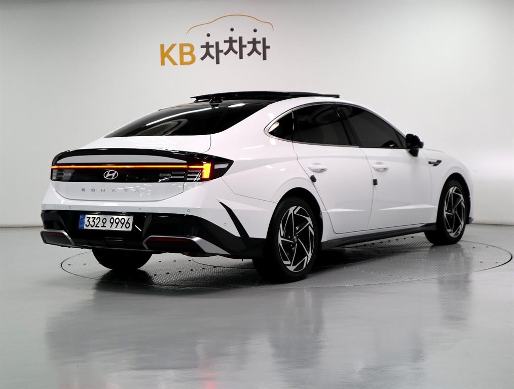2025 Hyundai Sonata the Blanco - Miniatura 3