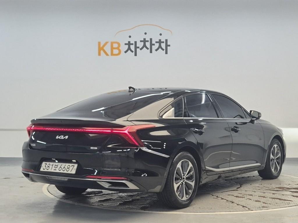 2022 Kia K8 Hybrid Negro - Miniatura 3