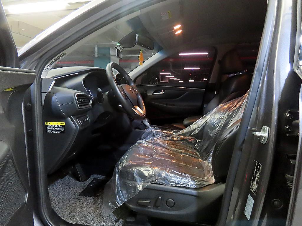 2019 Hyundai Santa Fe TM Gris - Miniatura 6