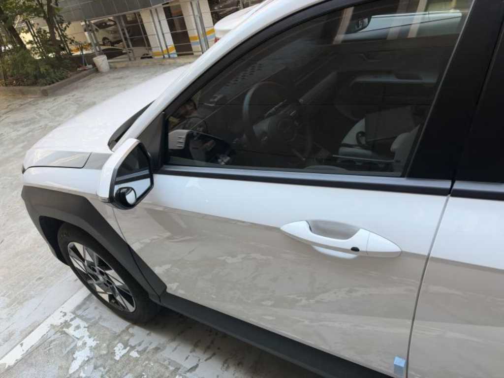 2025 Hyundai Kona New Blanco - Miniatura 6