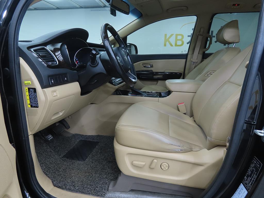 2019 Kia Carnival Diesel Negro - Miniatura 5