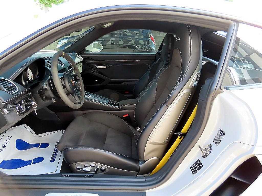 2023 Porsche 718 Cayman Gris - Miniatura 5