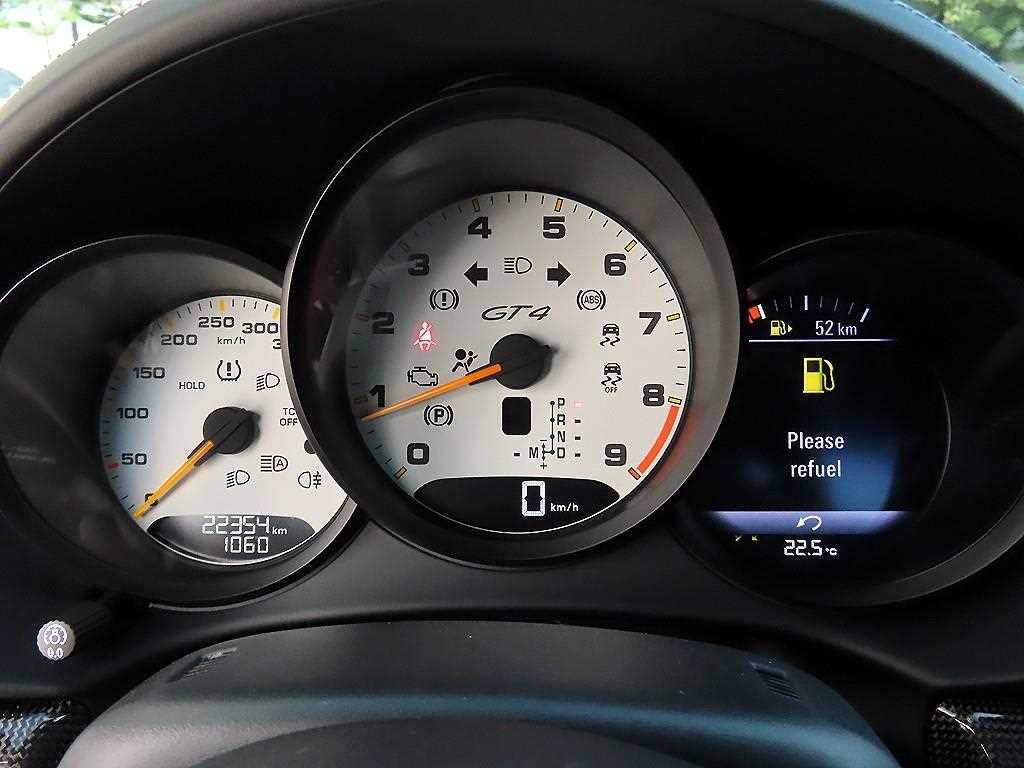 2023 Porsche 718 Cayman Gris - Miniatura 8