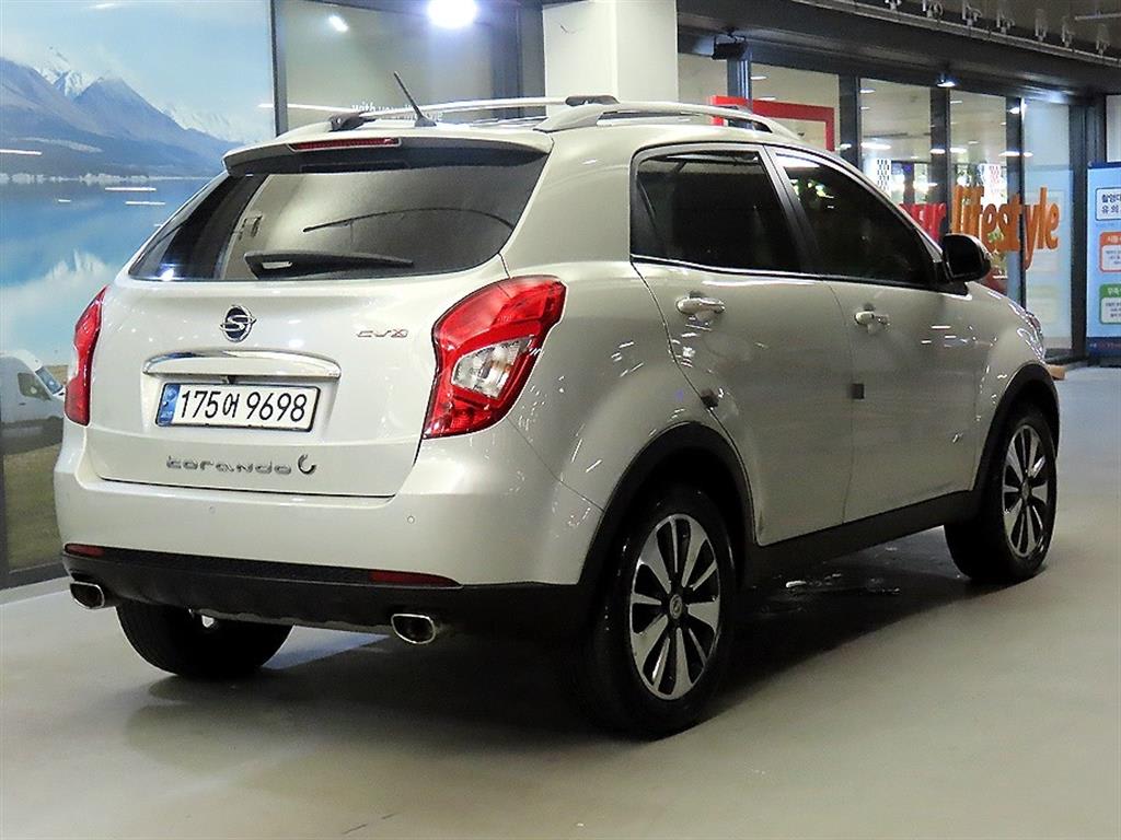2014 SsangYong Korando C Gris - Miniatura 4